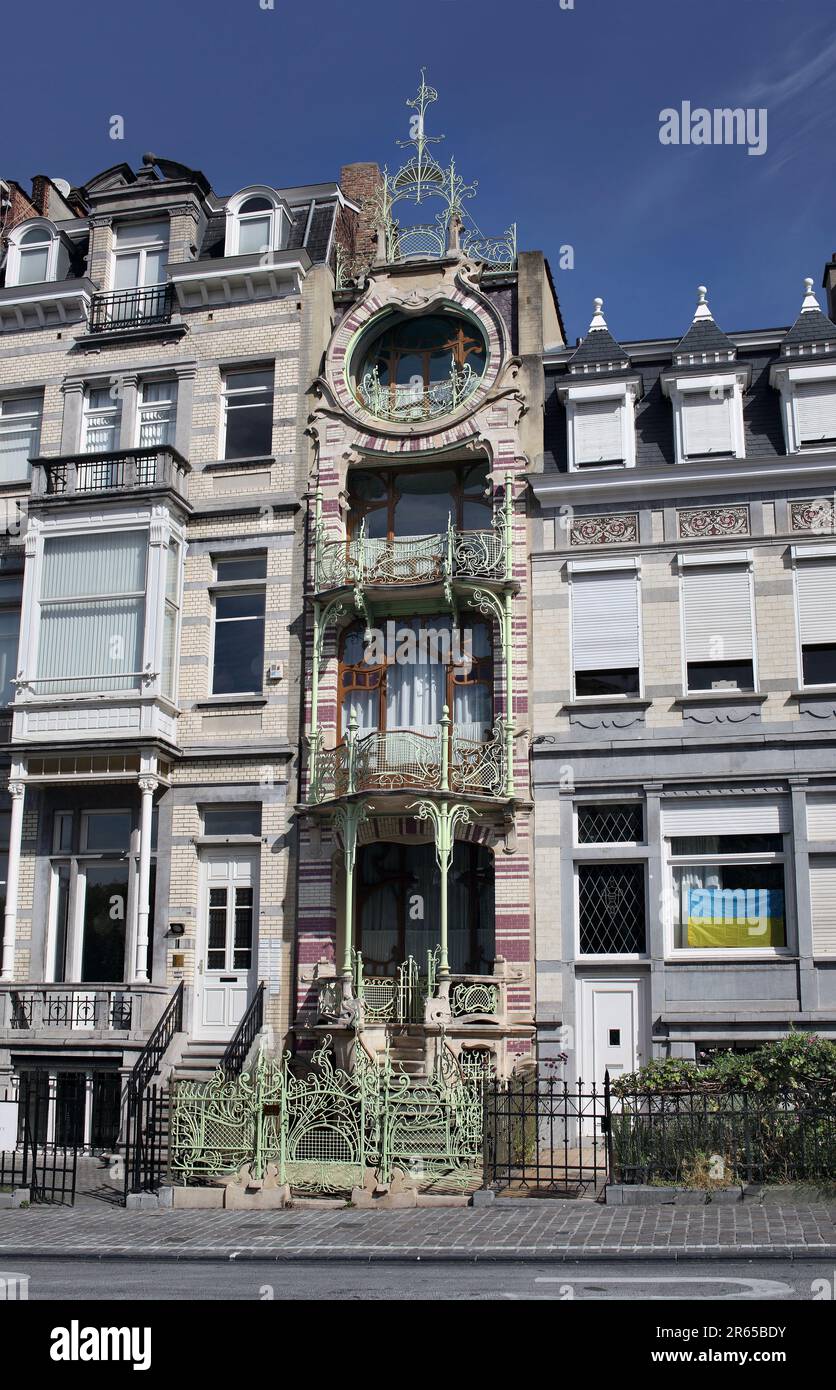 The art nouveau Saint Cyr house, Square Ambiorix, Brussels. Designed by Gustave Strauven, 1900. Stock Photo