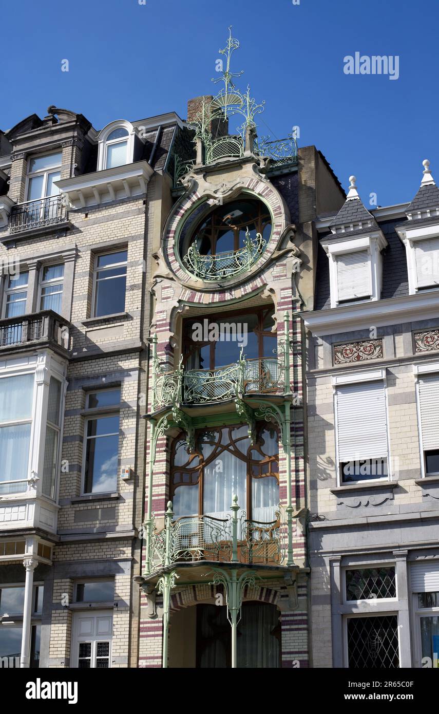 The art nouveau Saint Cyr house, Square Ambiorix, Brussels. Designed by Gustave Strauven, 1900. Stock Photo