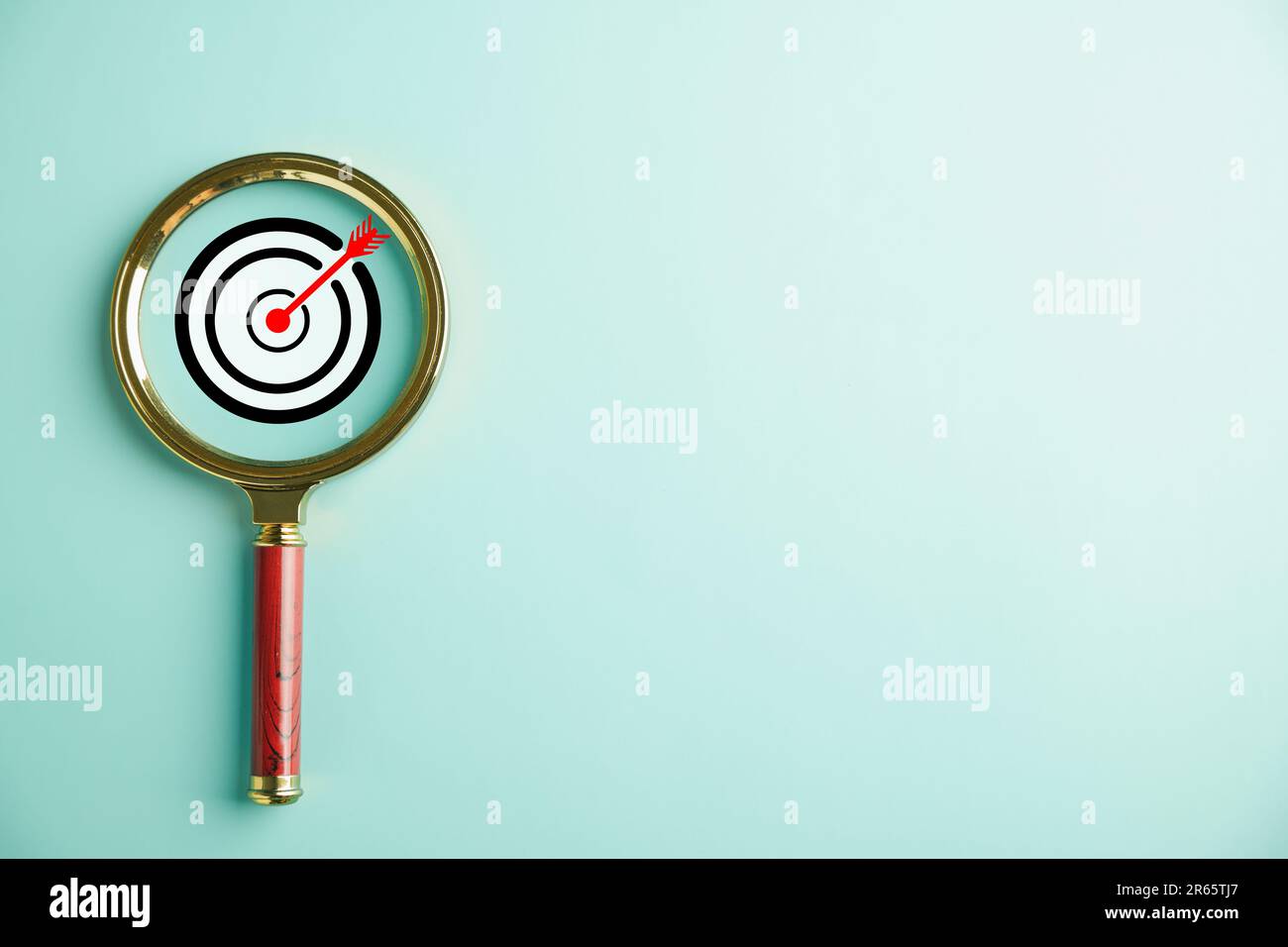 Target Board Inside Of Magnifier Glass For Focus Business