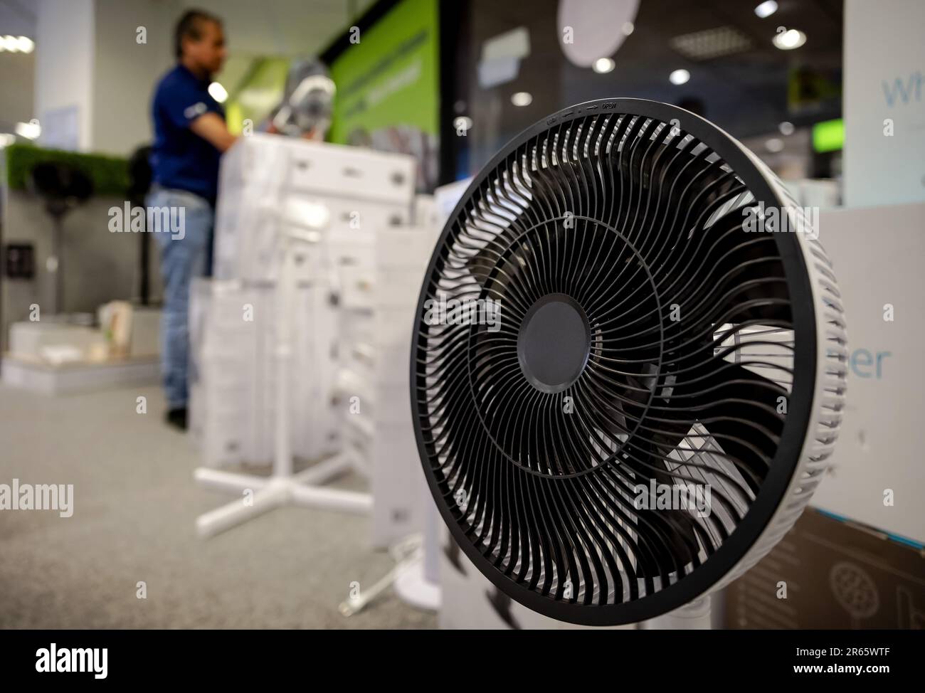 ZEIST - Fans and air conditioning at BCC. The temperature is expected to  rise to high values. ANP ROBIN VAN LONKHUIJSEN netherlands out - belgium  out Stock Photo - Alamy
