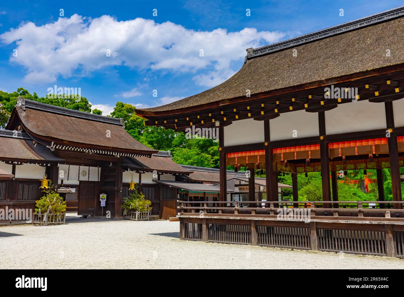 Maiden and central gate of Shimogamo Shrine Stock Photo - Alamy