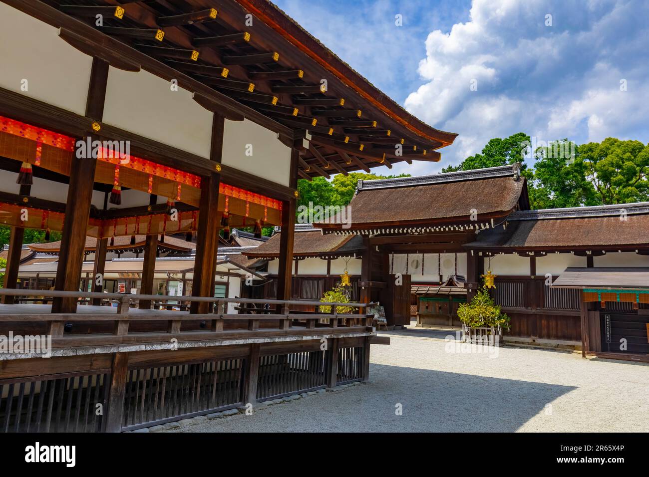 Shrine maiden japan hi-res stock photography and images - Alamy