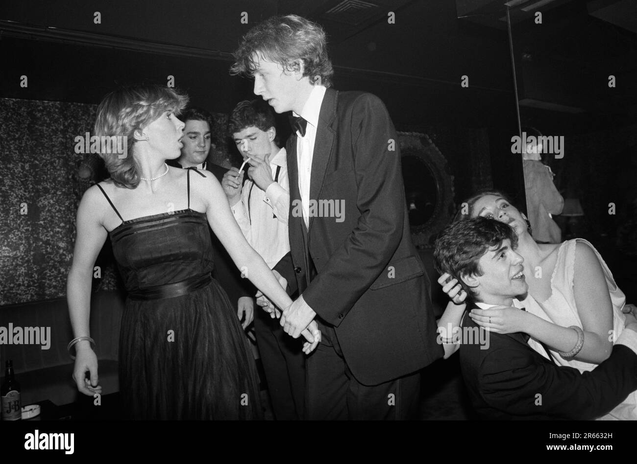 Sloane rangers clubbing at Wedgies nightclub at 107 Kings Road, Chelsea. London, UK 1982. 1980s UK HOMER SYKES Stock Photo