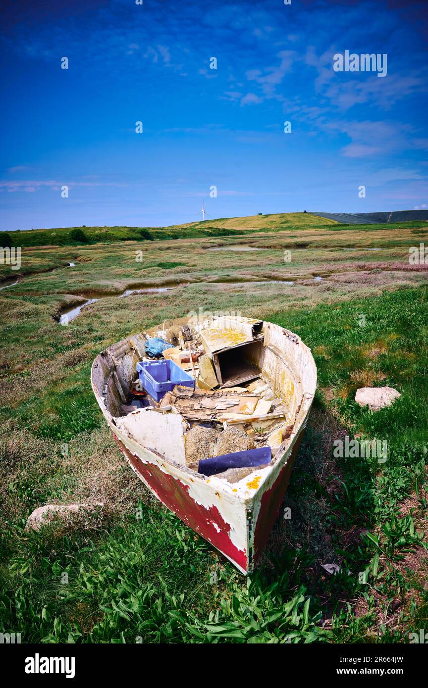 Old fibreglass boat left high and dry on river estuary Stock Photo Alamy