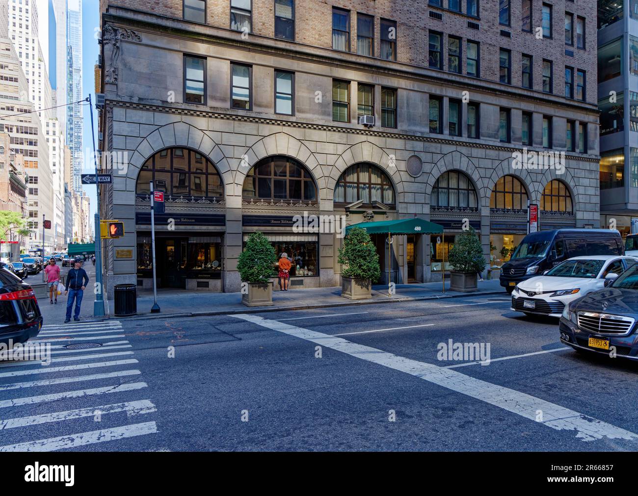 Emery Roth-designed 480 Park Avenue once had its own restaurant and ...