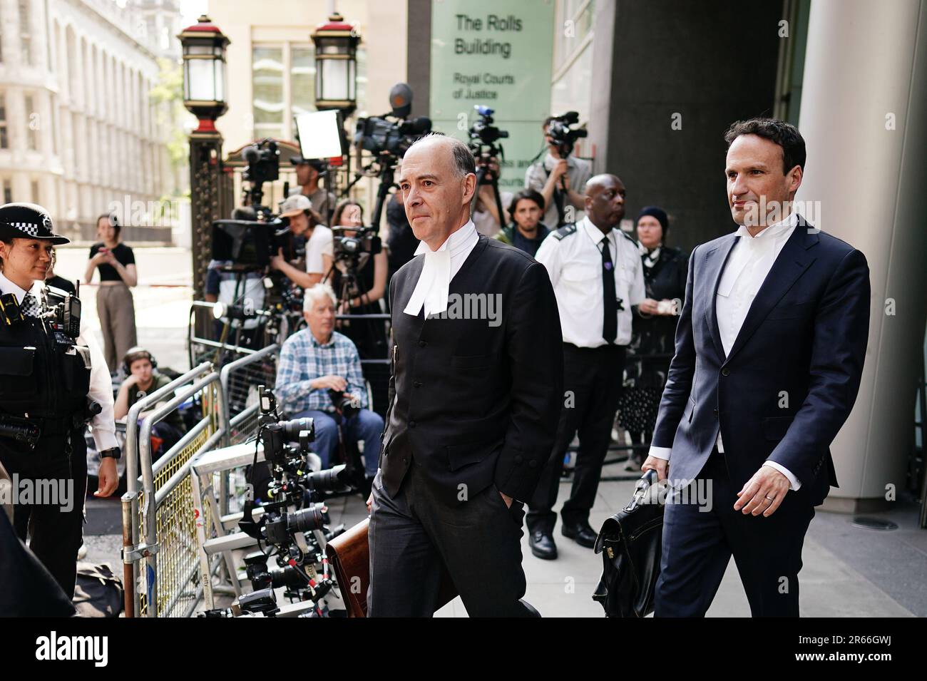 Andrew Green KC, (centre) the lead lawyer for Mirror Group Newspapers leaves the Rolls Buildings in central London, in the phone hacking trial against Mirror Group Newspapers (MGN). A number of high-profile figures have brought claims against MGN over alleged unlawful information gathering at its titles. Picture date: Wednesday June 7, 2023. Stock Photo