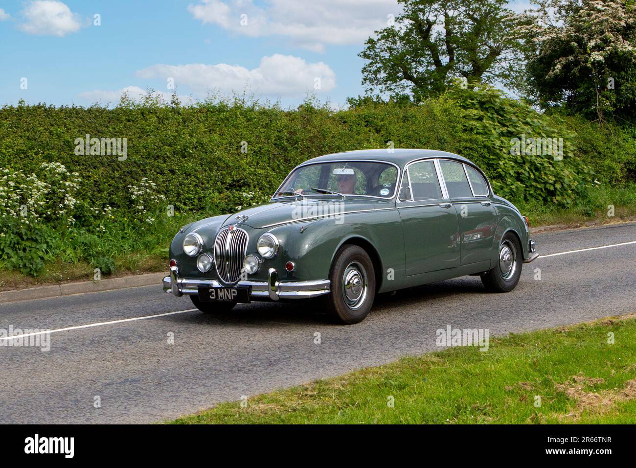 1962 60s Green Jaguar MK II Classic vintage car, Yesteryear motors en route to Capesthorne Hall Vintage Collectors show, Cheshire, UK Stock Photo