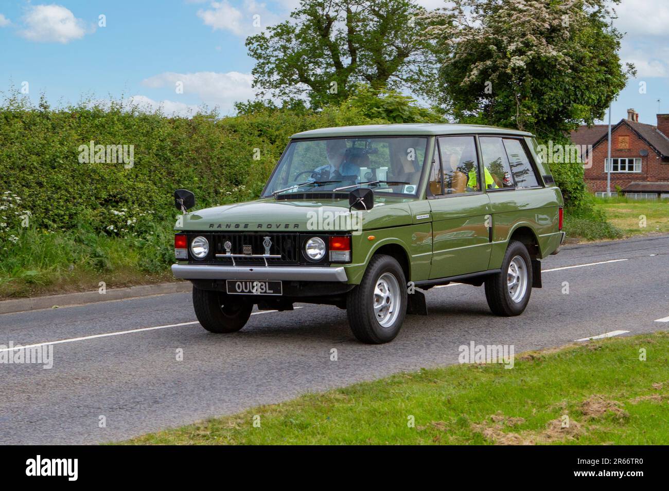 1972 70s seventies Land Rover Green Petrol 3528 cc travelling g to Congleton, UK Stock Photo