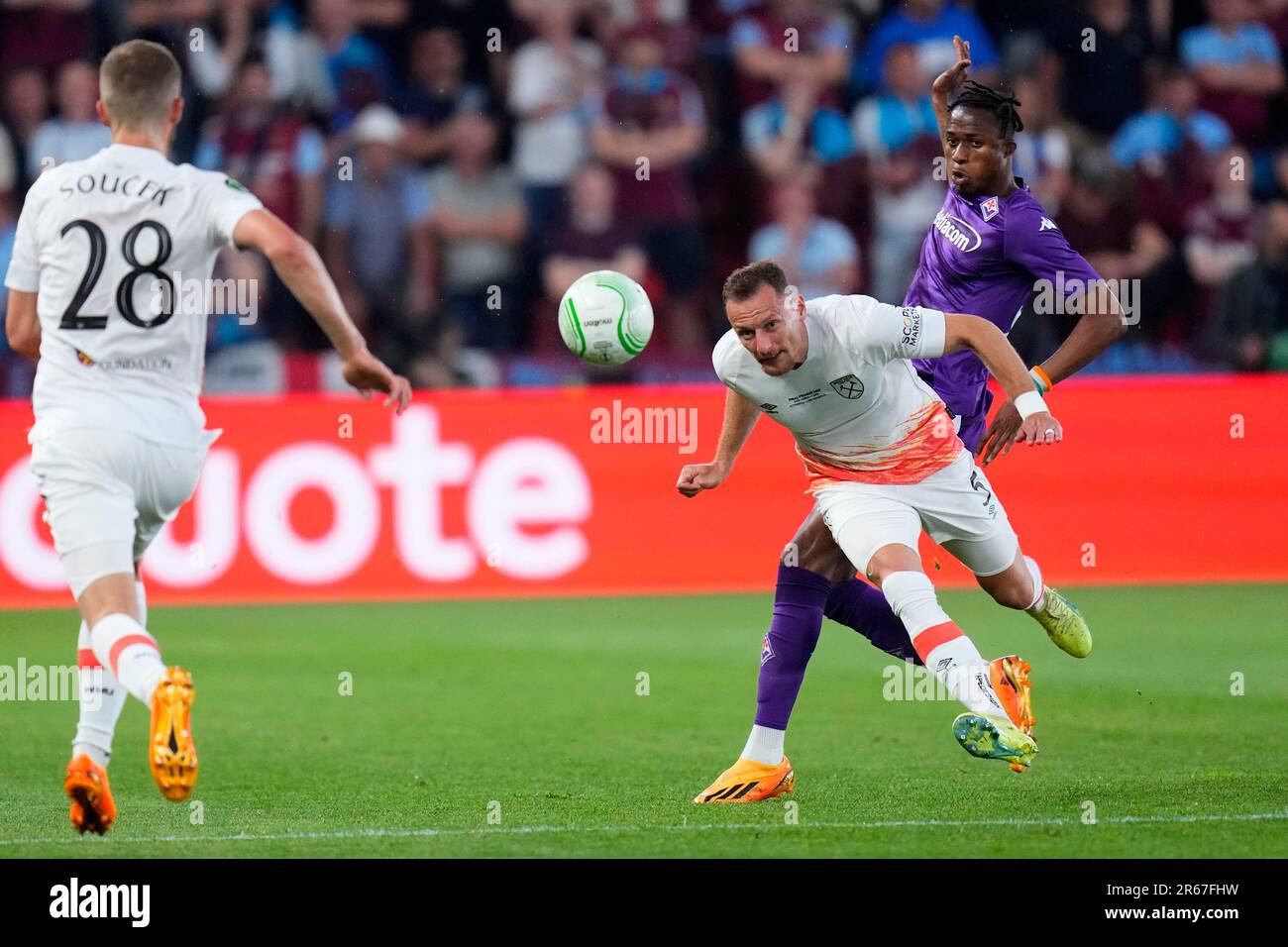 West Ham's Vladimir Coufal heads the ball in front of Fiorentina's