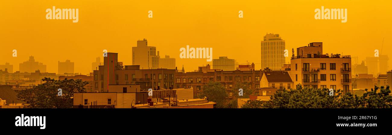 Canada's wildfire smoke hovers over the Manhattan skyline from Williamsburg, Brooklyn. June 7, 2023, 2 PM Stock Photo