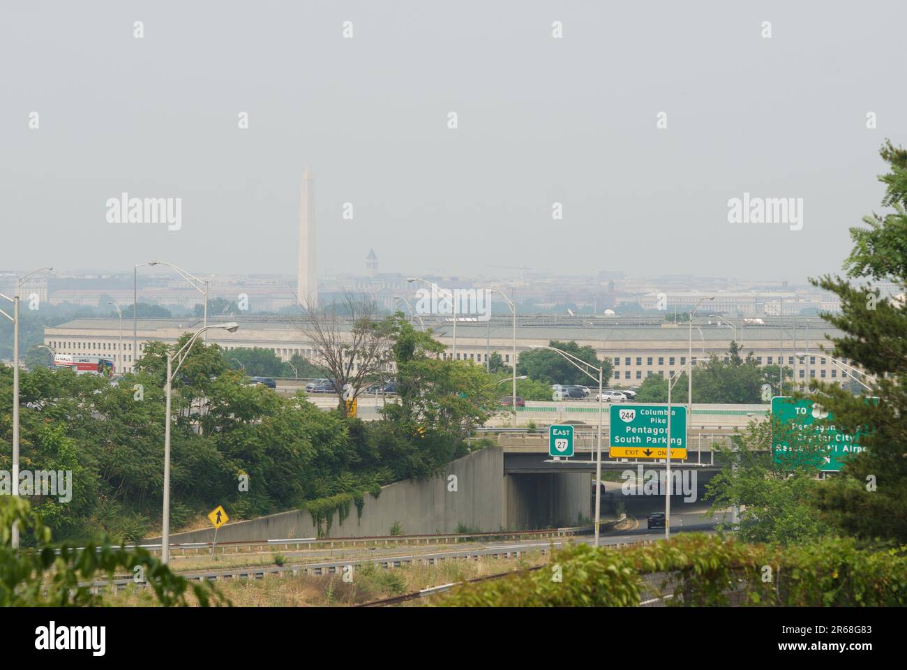 Washington, D.C., USA - June 7, 2023: Downtown Washington, D.C., USA, is enveloped by smoke from the Canadian wildfires, including the Washington Monument in the distance and the Pentagon in the foreground. (Credit Image: ©John M. Chase / Alamy Live News) Stock Photo