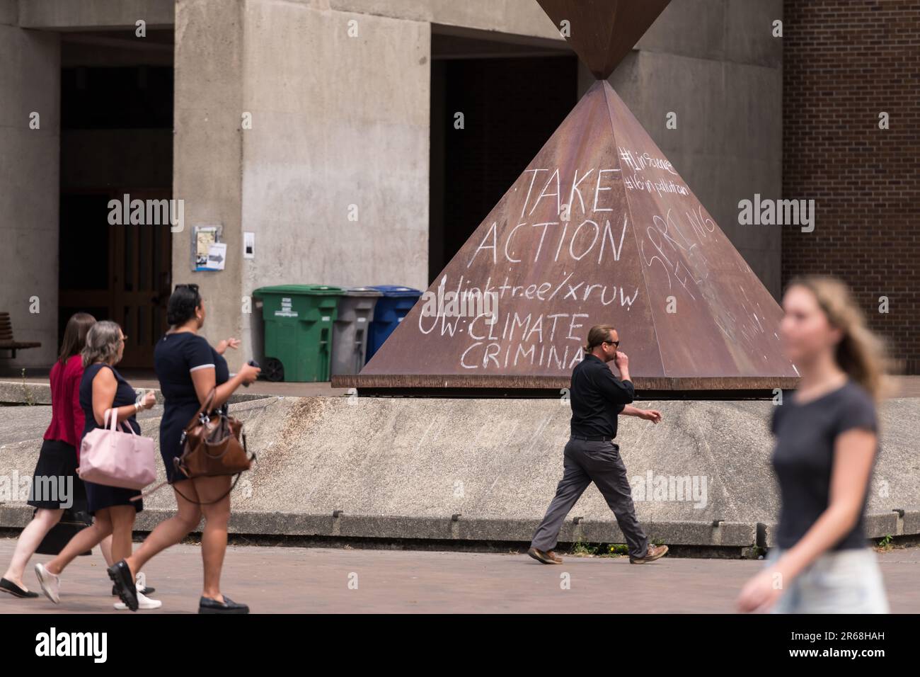 Seattle, USA. 7 Jun, 2023. University of Washington staff goes on ...