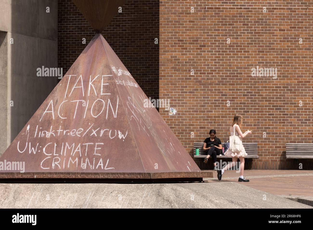 Seattle, USA. 7 Jun, 2023. University of Washington staff goes on ...