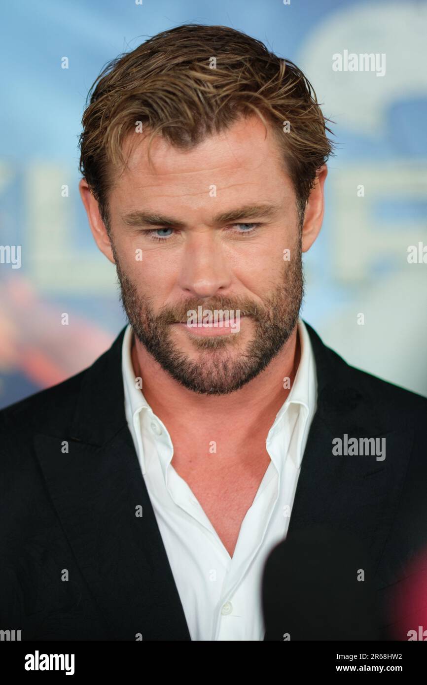 O ator australiano Chris Hemsworth esteve em Itália acompanhado