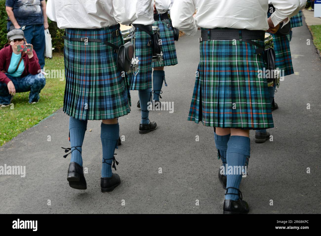 PLOMB - FRONTLINE FF - 4 HIGLANDERS BAGPIPERS AU DEFILE- 4