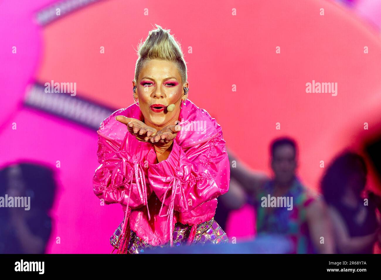 Singer pink 2019 hi-res stock photography and images - Page 3 - Alamy