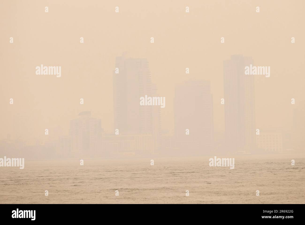 New York, New York, USA. 7th June, 2023. Long Island City, Queens viewed  from Midtown Manhattan amid the wildfire haze. New York City recorded its  worst air quality of all-time this afternoon, image size:1300x956