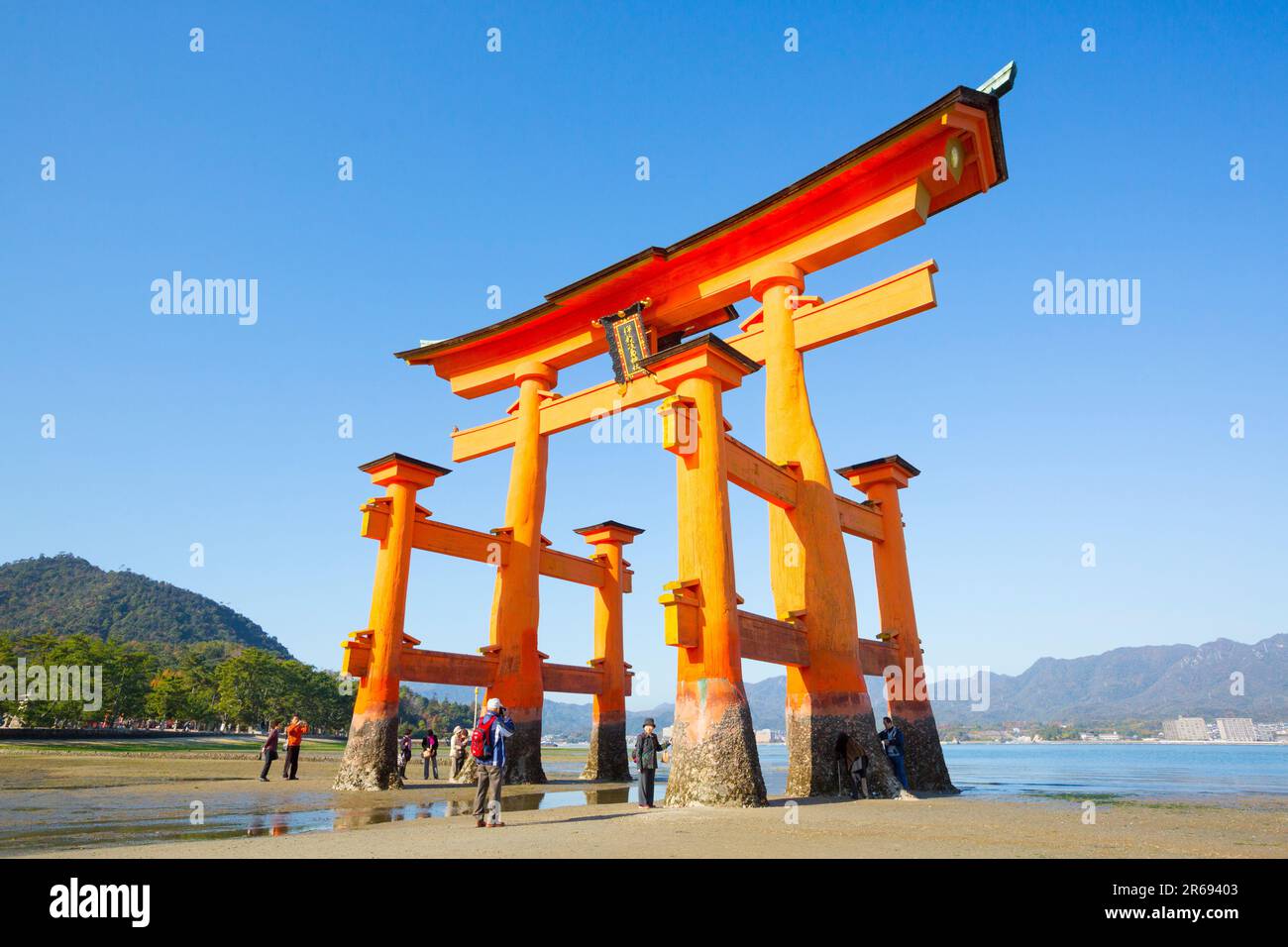 Otorii itsukushima shrine low hi-res stock photography and images - Alamy