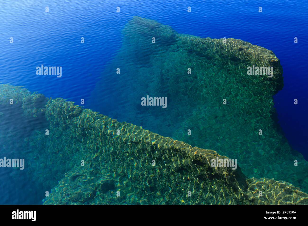 Rock lake bottom hi-res stock photography and images - Alamy