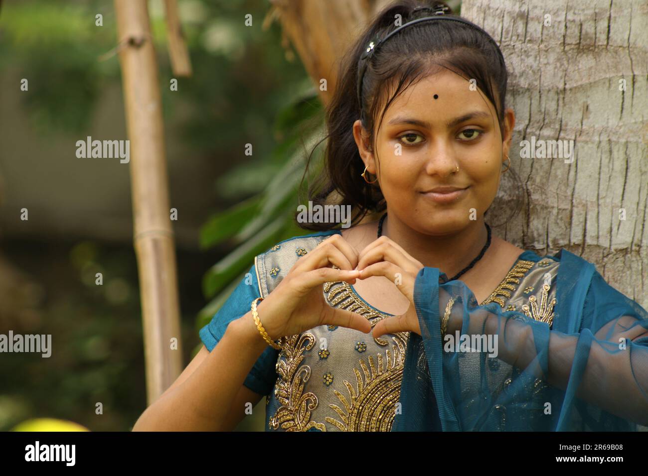Beautiful young Indian Girl in a outdoor Stock Photo - Alamy