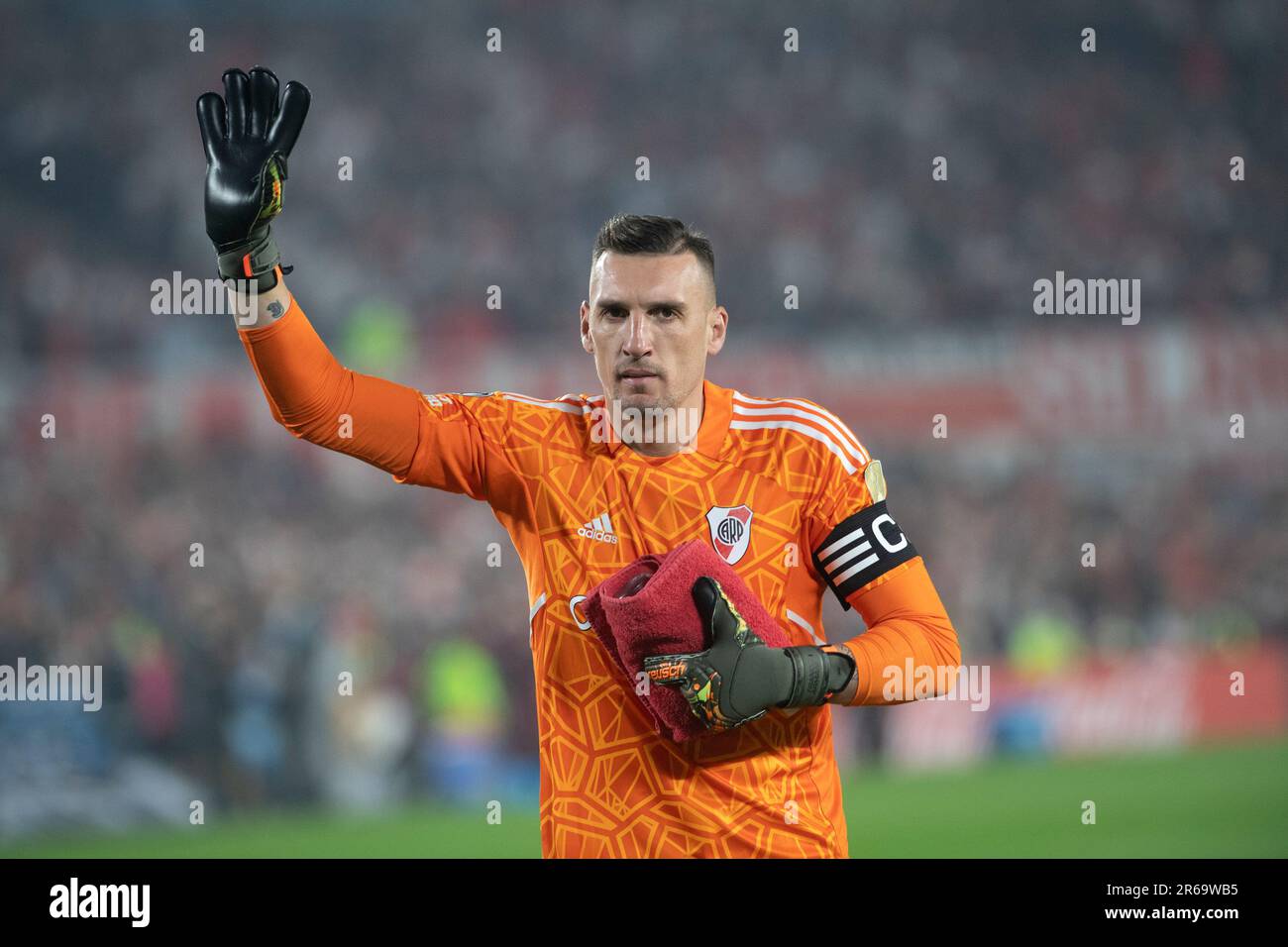 Buenos Aires, Argentina. 07th June, 2023. Franco Armani greets his fans during a Copa CONMEBOL Libertadores 2023 group D match between River Plate and Fluminense at Estadio Mas Monumental Antonio Vespucio Liberti. Final score: River Plate 2:0 Fluminense Credit: SOPA Images Limited/Alamy Live News Stock Photo