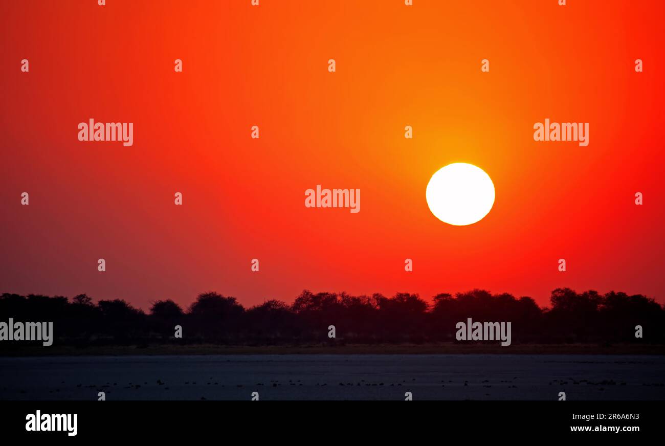 Sunset at the Makgadikgadi salt pans, Botswana, sunset at the ...