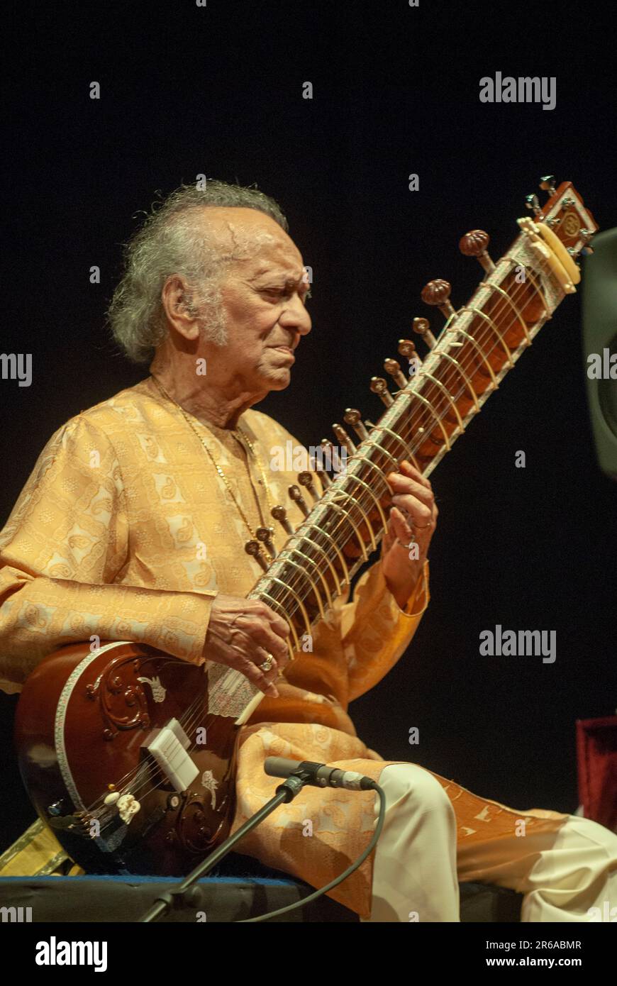 Pandit Ravi Shankar, Indian sitarist, sitar virtuoso, playing musical