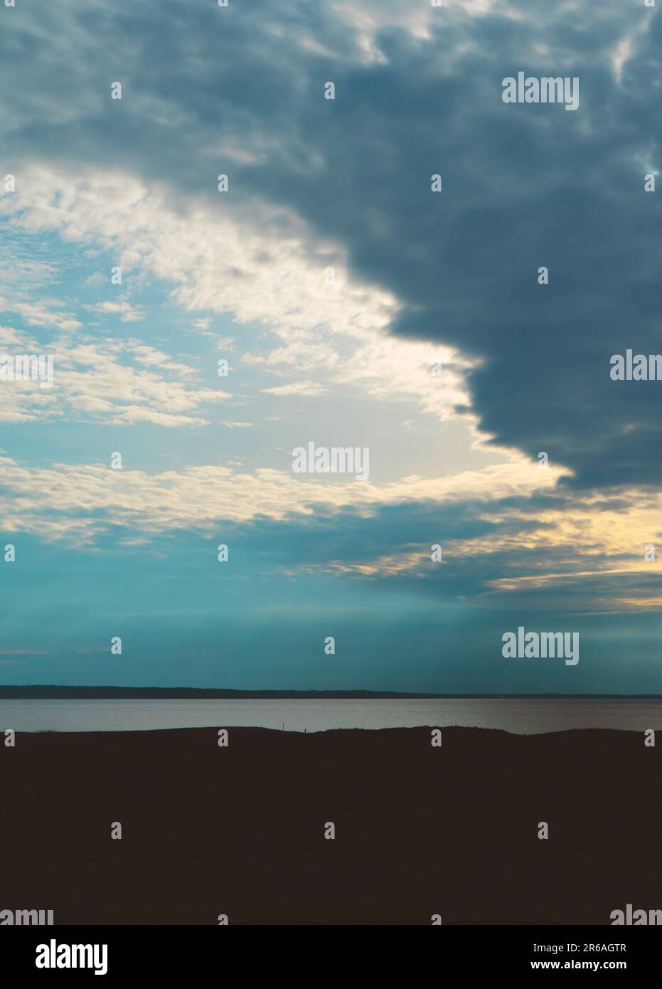 Clouds sun peeping hi-res stock photography and images - Alamy