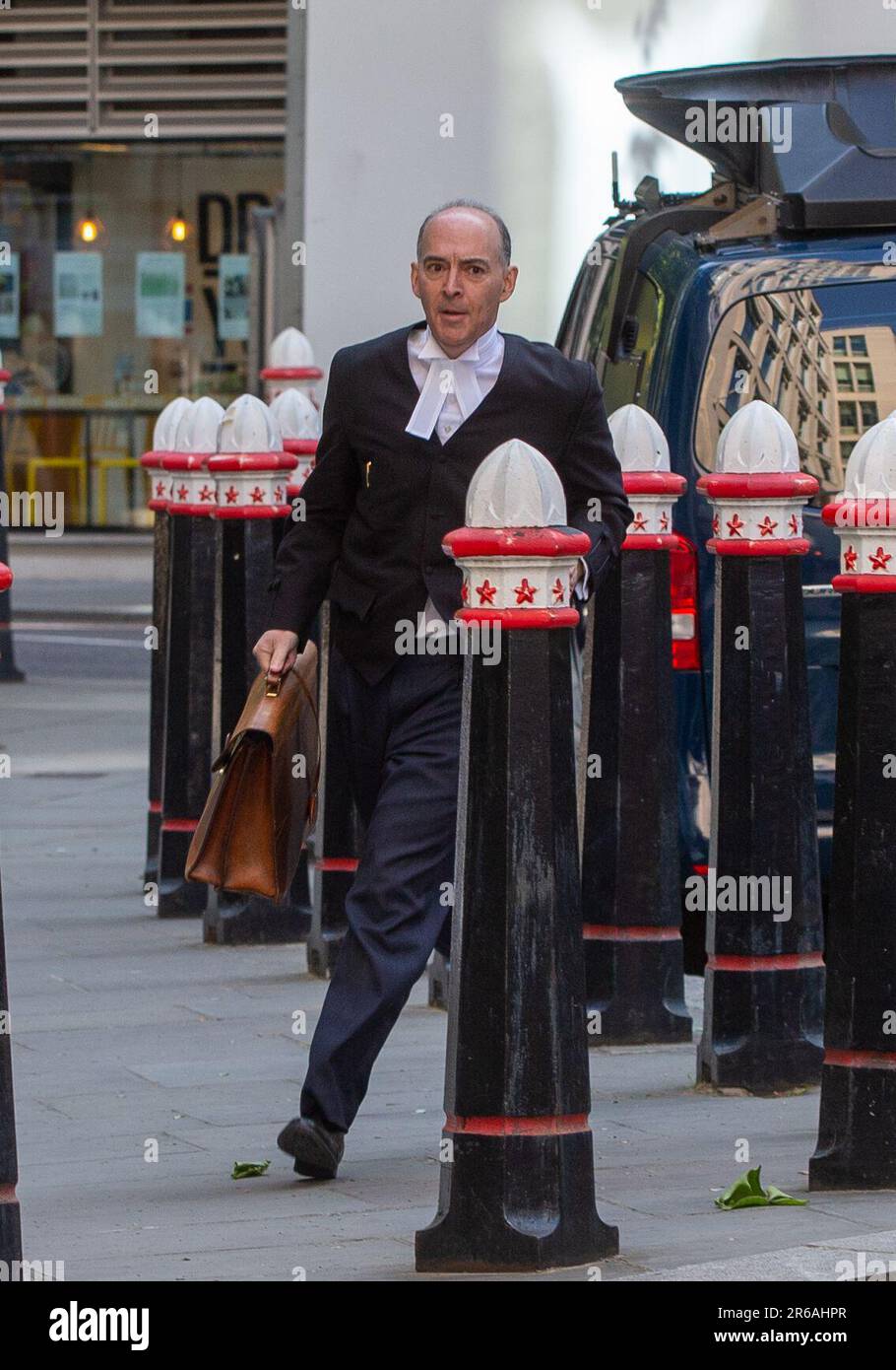 London, England, UK. 8th June, 2023. Lawyer for the defence ANDREW GREEN is seen outside High Court as the phone hacking trial against Mirror Group Newspapers (MGN) continues. A number of high-profile figures have brought claims against MGN over alleged unlawful information gathering at its titles. (Credit Image: © Tayfun Salci/ZUMA Press Wire) EDITORIAL USAGE ONLY! Not for Commercial USAGE! Stock Photo