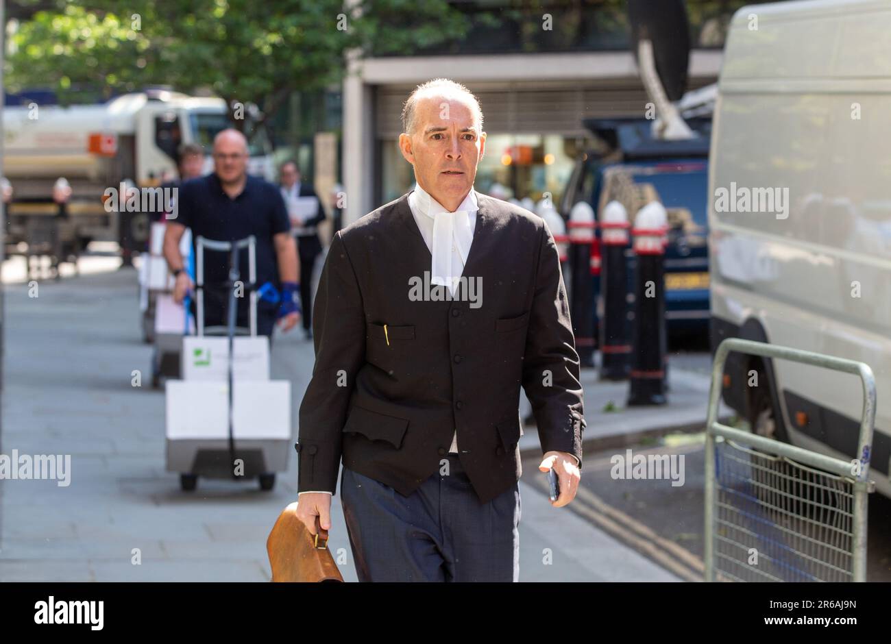 London, England, UK. 8th June, 2023. Lawyer for the defence ANDREW GREEN is seen outside High Court as the phone hacking trial against Mirror Group Newspapers (MGN) continues. A number of high-profile figures have brought claims against MGN over alleged unlawful information gathering at its titles. (Credit Image: © Tayfun Salci/ZUMA Press Wire) EDITORIAL USAGE ONLY! Not for Commercial USAGE! Stock Photo