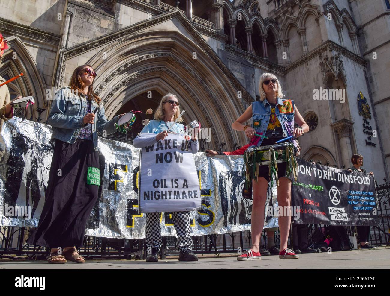 London, England, UK. 8th June, 2023. Climate protesters gathered outside the Royal Courts of Justice during the judicial review of the planning permission for UK Oil & Gas to explore for fossil fuels near the village of Dunsfold. (Credit Image: © Vuk Valcic/ZUMA Press Wire) EDITORIAL USAGE ONLY! Not for Commercial USAGE! Stock Photo