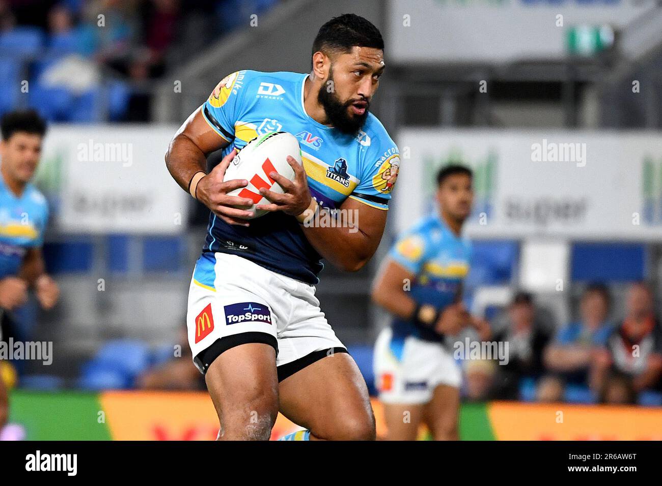 Pigment fra nu af Lover Gold Coast, Australia. 08th June, 2023. Isaac Liu of the Titans makes a run  during the NRL Round 15 match between Gold Coast Titans and Wests Tigers at  Cbus Stadium, on the