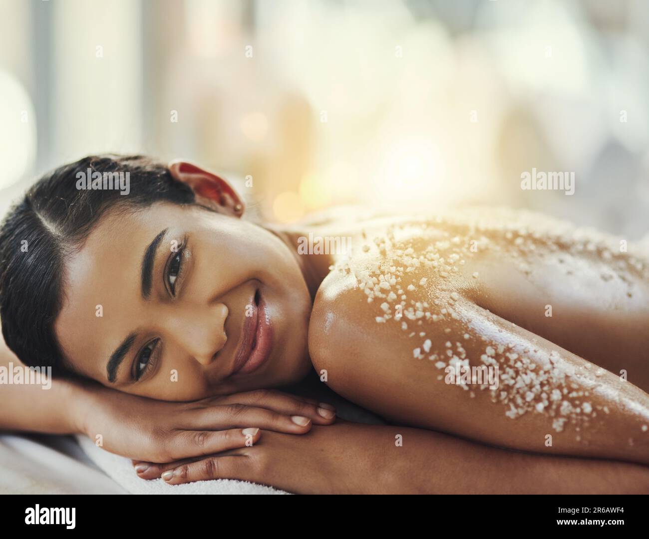 Face portrait body scrub hi-res stock photography and images - Alamy