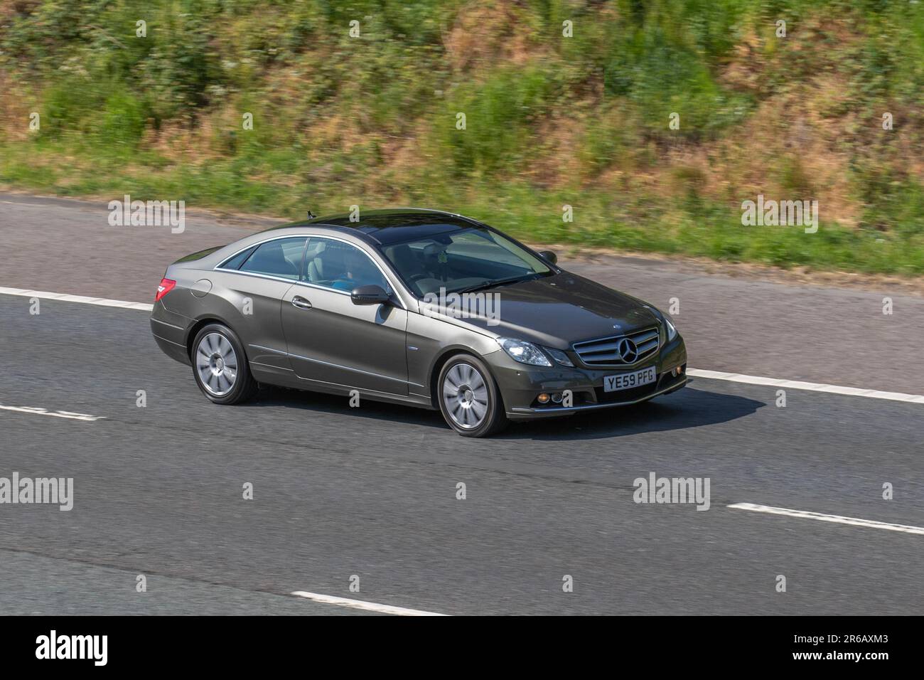 2009 Mercedes-Benz E350 Blueffic-Cy SE CDI A; travelling at speed on the M6 motorway in Greater Manchester, UK Stock Photo