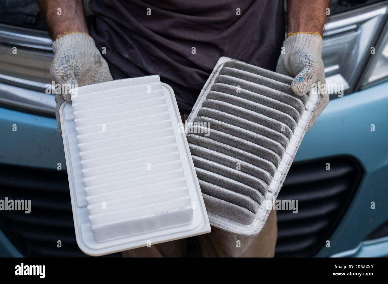 The master changes the air filter in the car engine Stock Photo Alamy