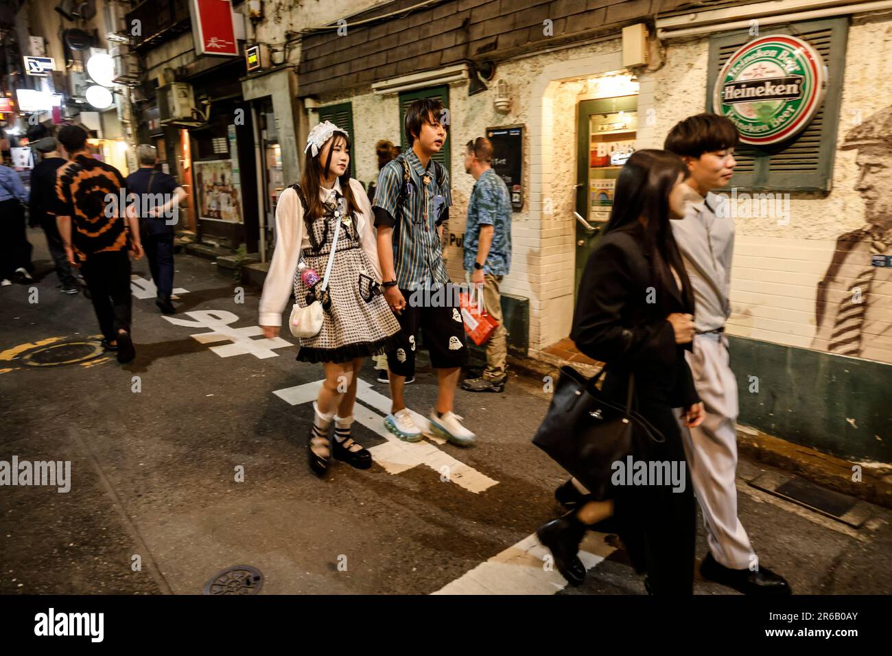golden gai shinjuku tokyo japan