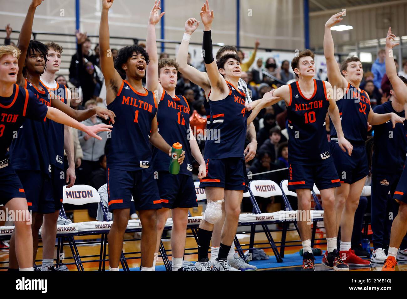 High school basketball team cheers in gymnasium Stock Photo Alamy