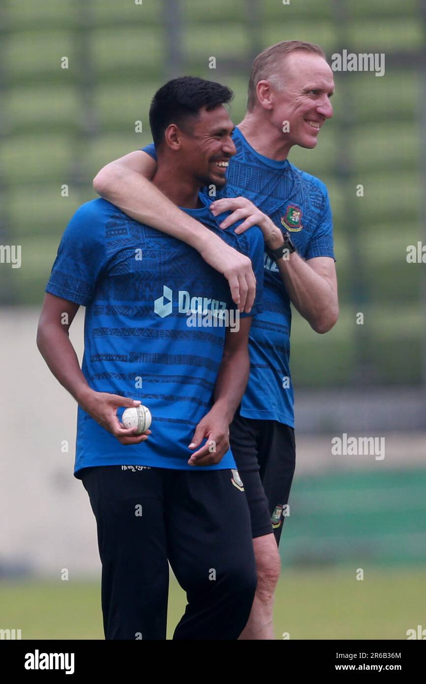 Pace bowling coach Allan Donald (R) along fast bowler Mustafizur Rahman