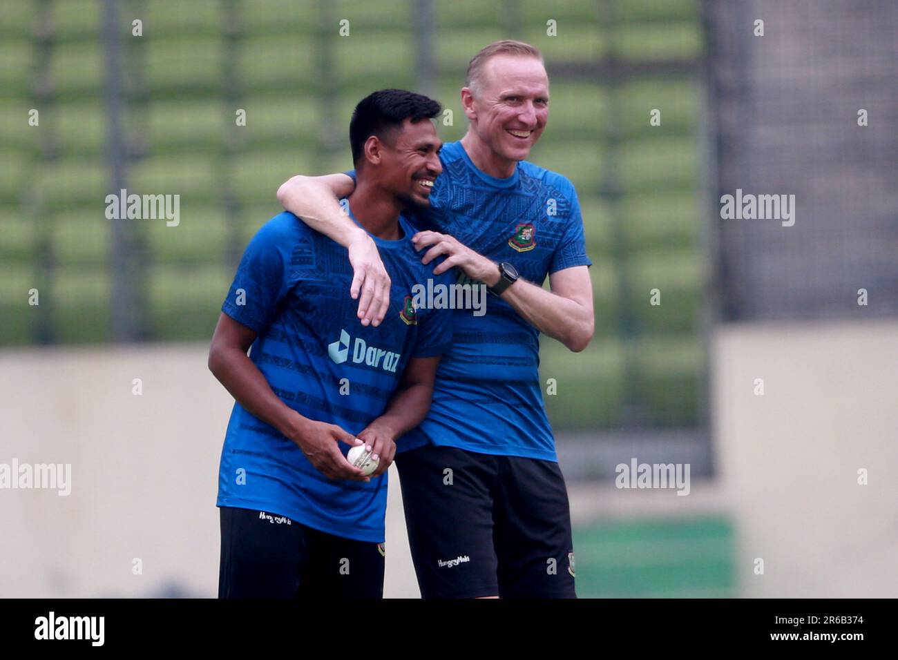 Pace bowling coach Allan Donald (R) along fast bowler Mustafizur Rahman