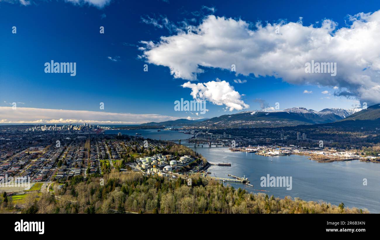 Downtown skyline burrard inlet hi-res stock photography and images - Alamy