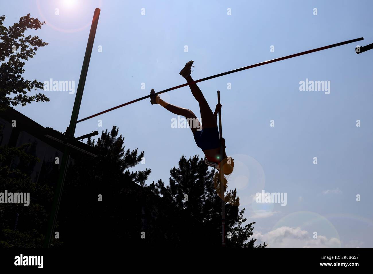 Elise de Jong (NED) in the under 18 pole-vault. Duisburg, Germany 08.06.2023. Day 1 of the  Ruhr Games 23. Over four days, amateur athletes compete in disciplines ranging from DMX to Water Polo.   Credit: newsNRW / Alamy Live News Stock Photo