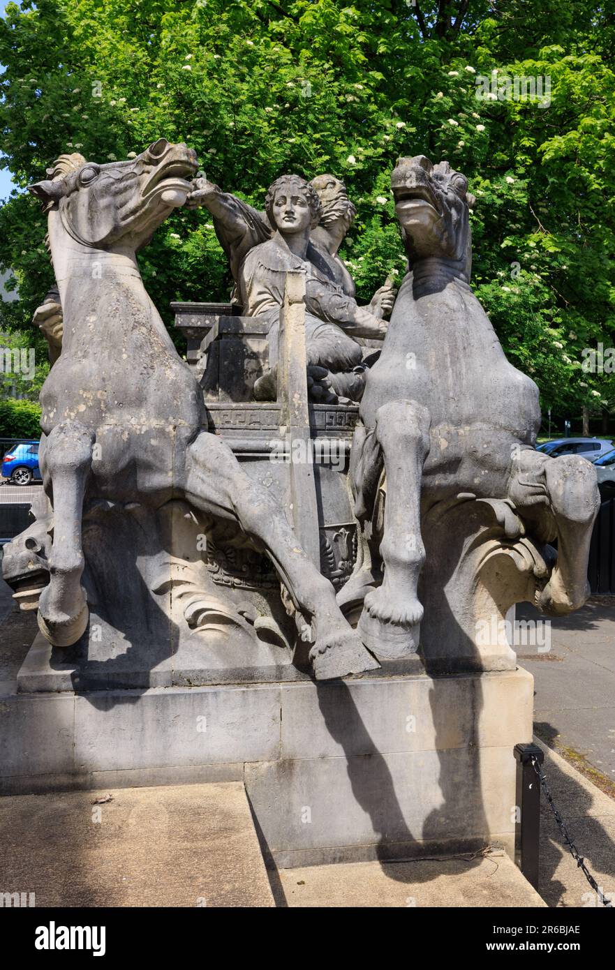 Statue of Neptune in a chariot (representing Navigation), in front of The Glamorgan Building in the Civic Centre, Cathays Park, Cardiff Stock Photo