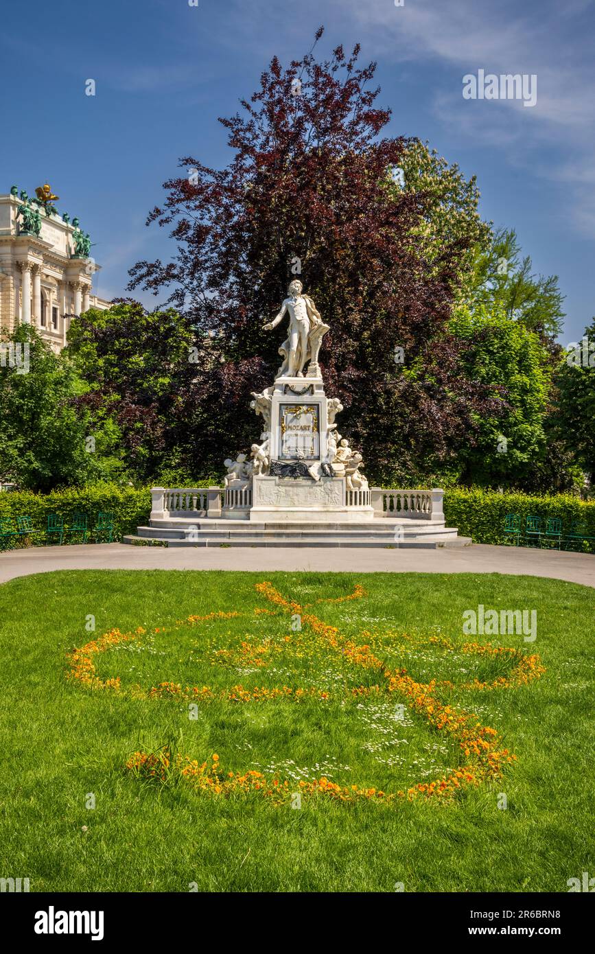 The Mozart Monument in the Burggarten with the Hofburg Palace in the background, Vienna, Austria Stock Photo
