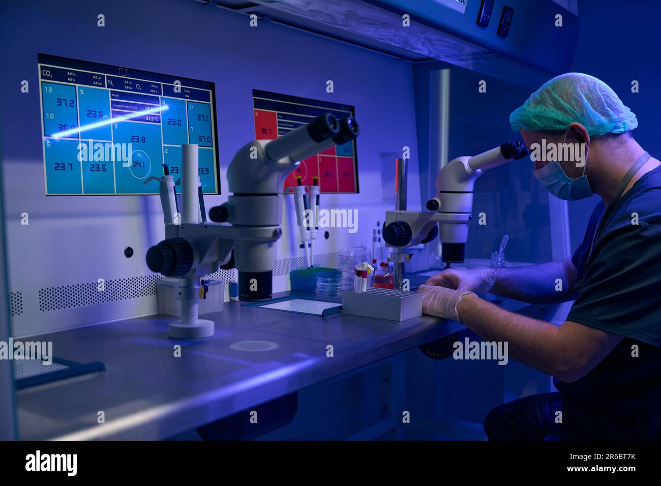 Biologist conducting lab research stem hi-res stock photography and ...