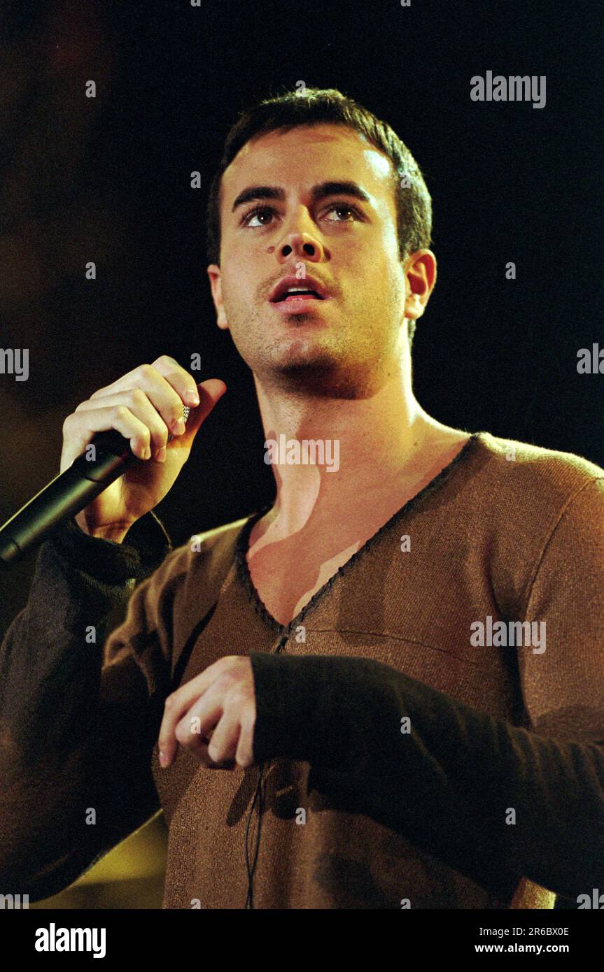1365px-Enrique_Iglesias_(