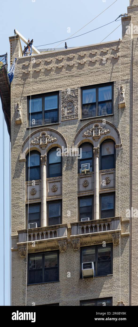 The modern corner section of 7 Park Avenue was built 22 years after classic midblock sections