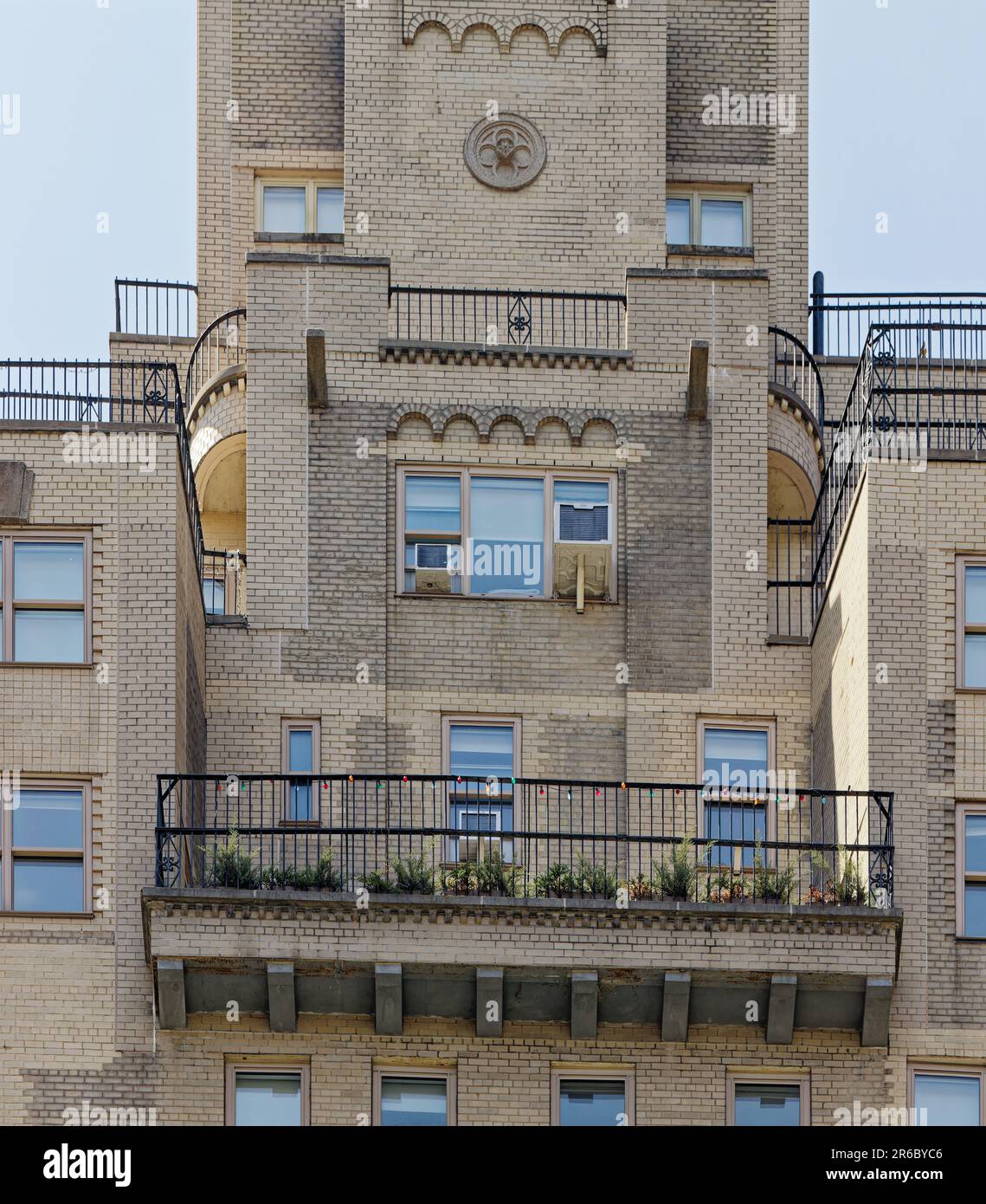 Emery Roth designed 20 Park Avenue with a more modern look (for 1939 ...