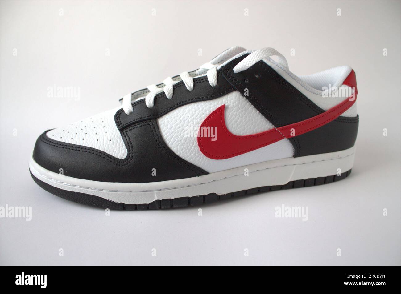 nike dunk black and white on feet