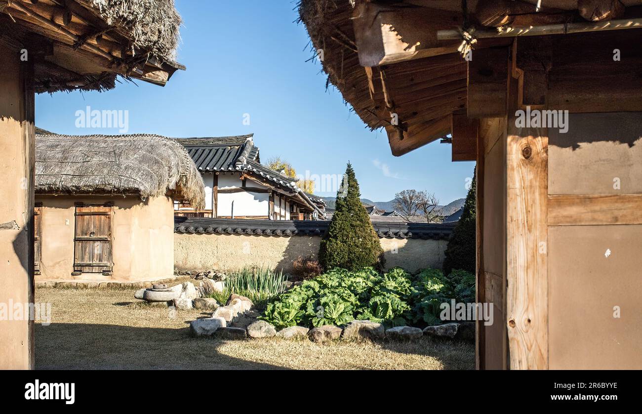 Quaint Ranch Quaint dwellings hi-res stock photography and images - Alamy