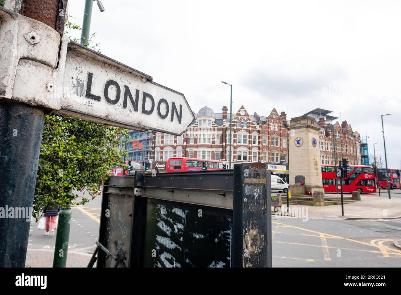 London- March 2023: Sign towards London in Golders Green, an area of North London in the borough of Barnet Stock Photo